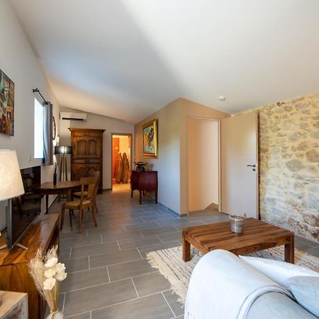 La Maison De Livia, Gite, Chambres Et Table D'Hotes Sauzet (Gard) 外观 照片