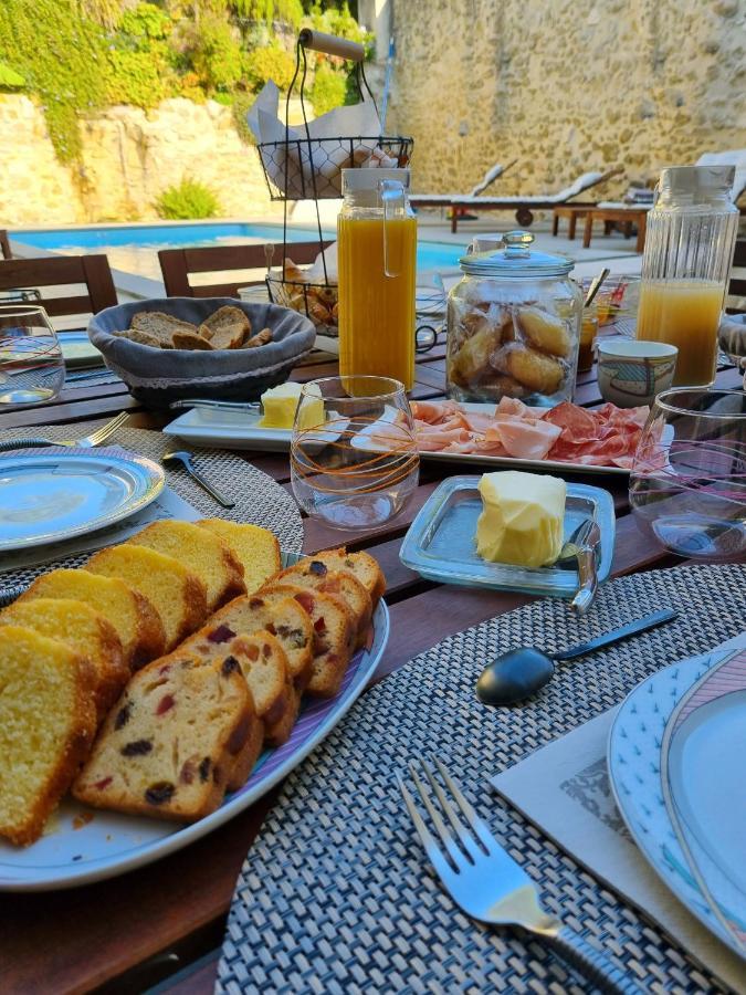La Maison De Livia, Gite, Chambres Et Table D'Hotes Sauzet (Gard) 外观 照片