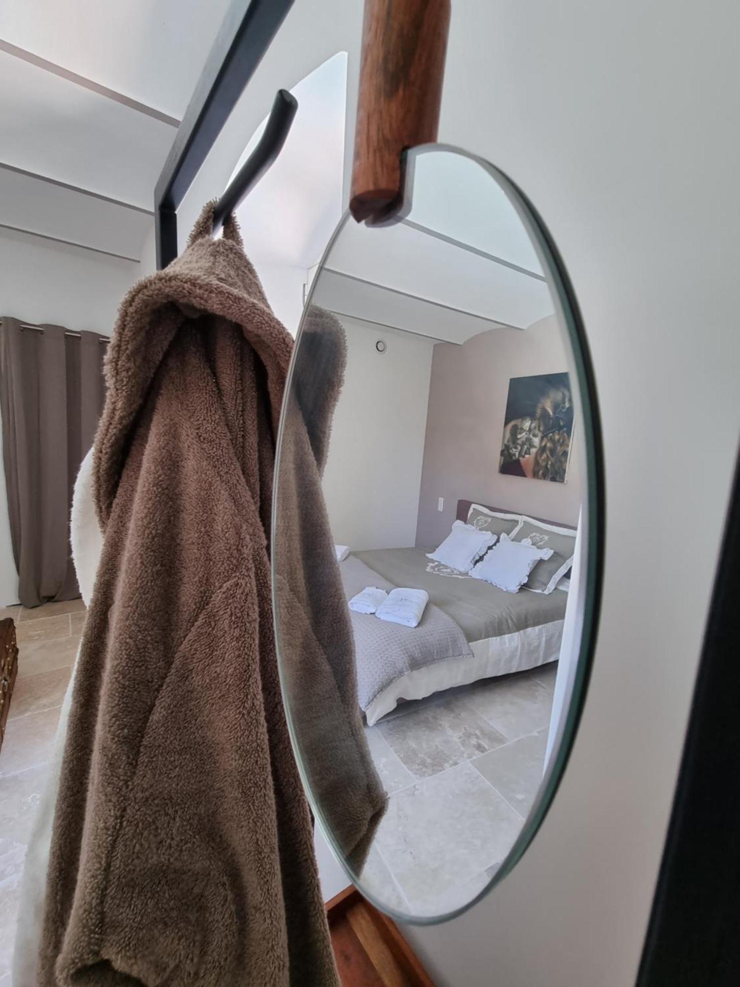 La Maison De Livia, Gite, Chambres Et Table D'Hotes Sauzet (Gard) 外观 照片