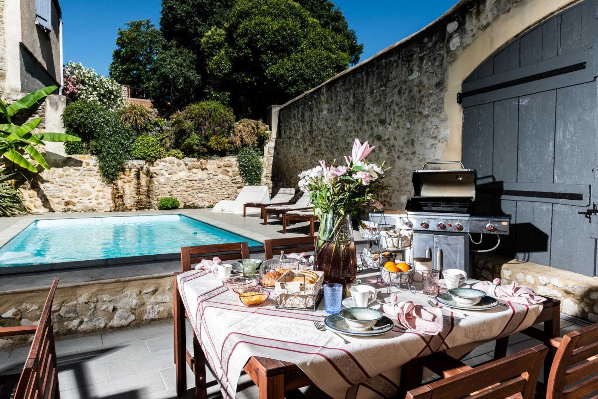 La Maison De Livia, Gite, Chambres Et Table D'Hotes Sauzet (Gard) 外观 照片